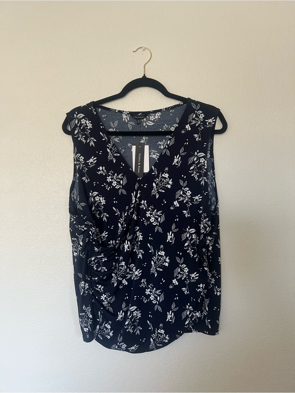 White Floral Draped V-Neck Sleeveless Top - Women